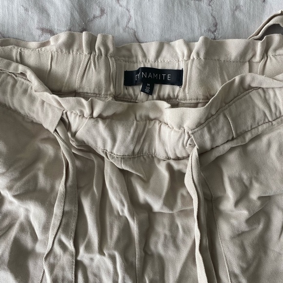 Beige shorts - Picture 2 of 3